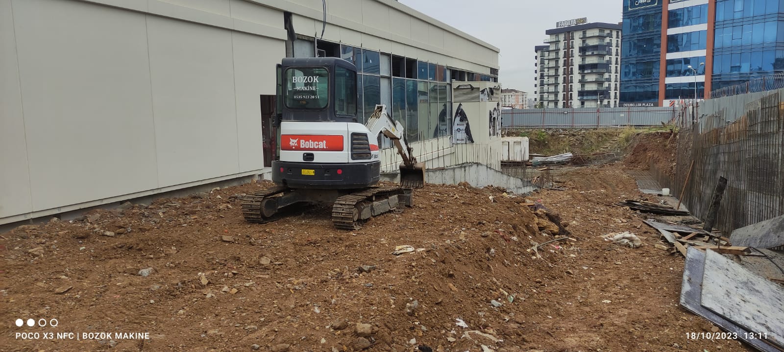 Kepçe ile hafriyat operasyonu