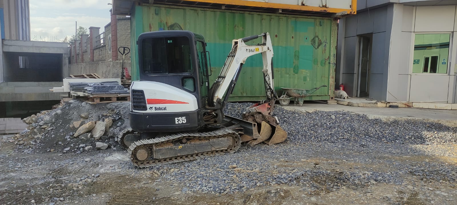 Pendik kiralık iş makinası